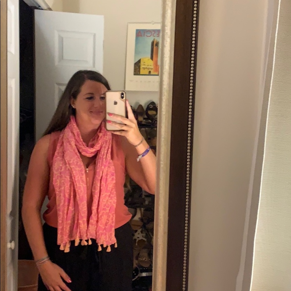 PRICE DROP! NWOT scarf